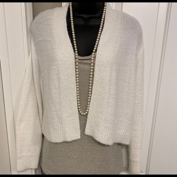 Kizz Cream Crop Fuzzy Sweater - Size L - Picture 2 of 8